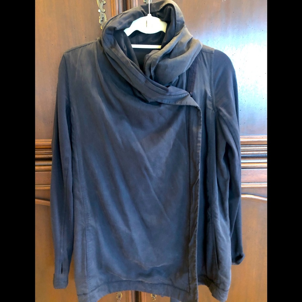 LULULEMON Black wrap sweatshirt Sz4